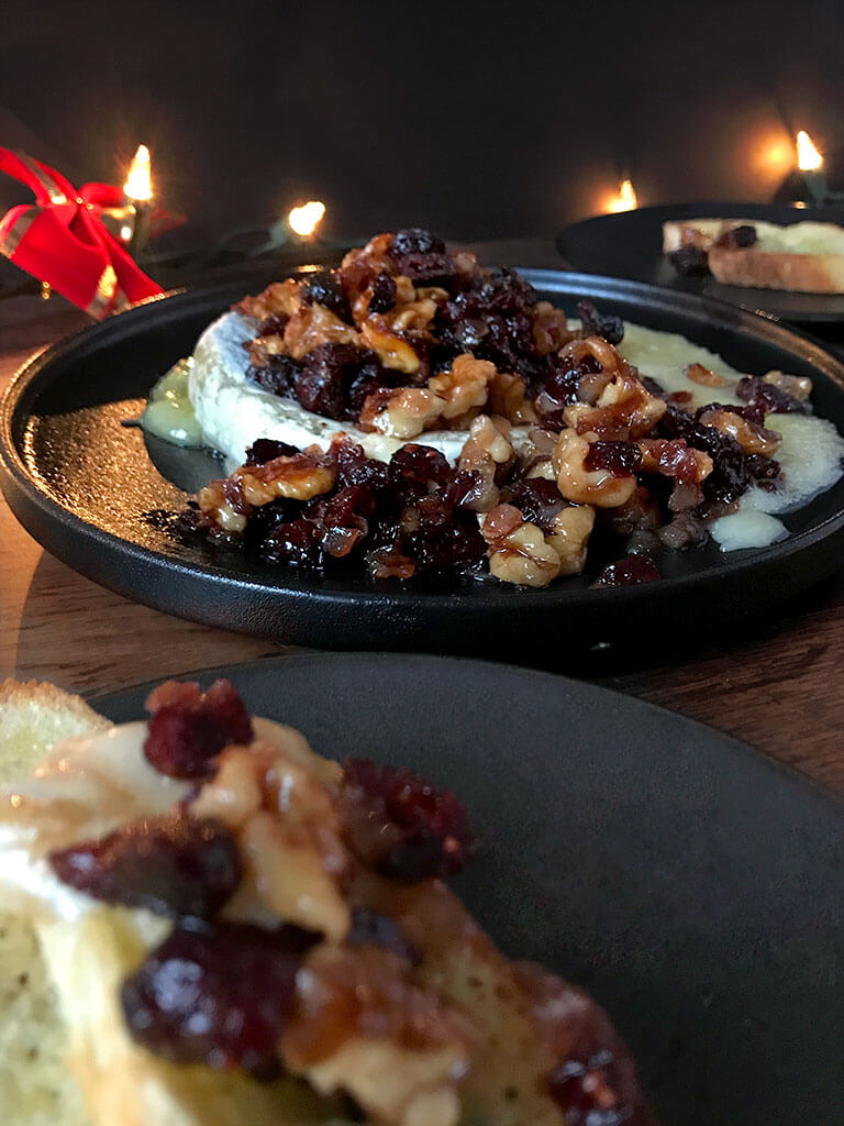 Fromage brie fondant dans une ambiance de Noël