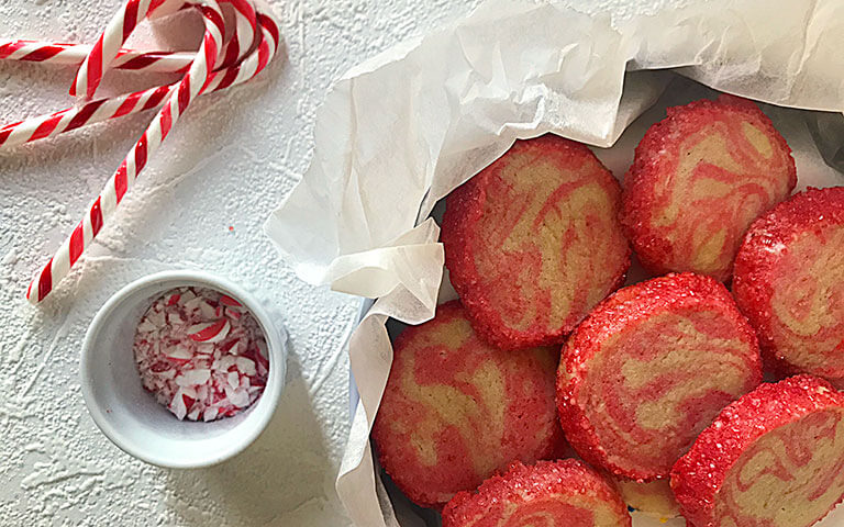 Un exemple de cuisine maison, les biscuits marbré de Noël