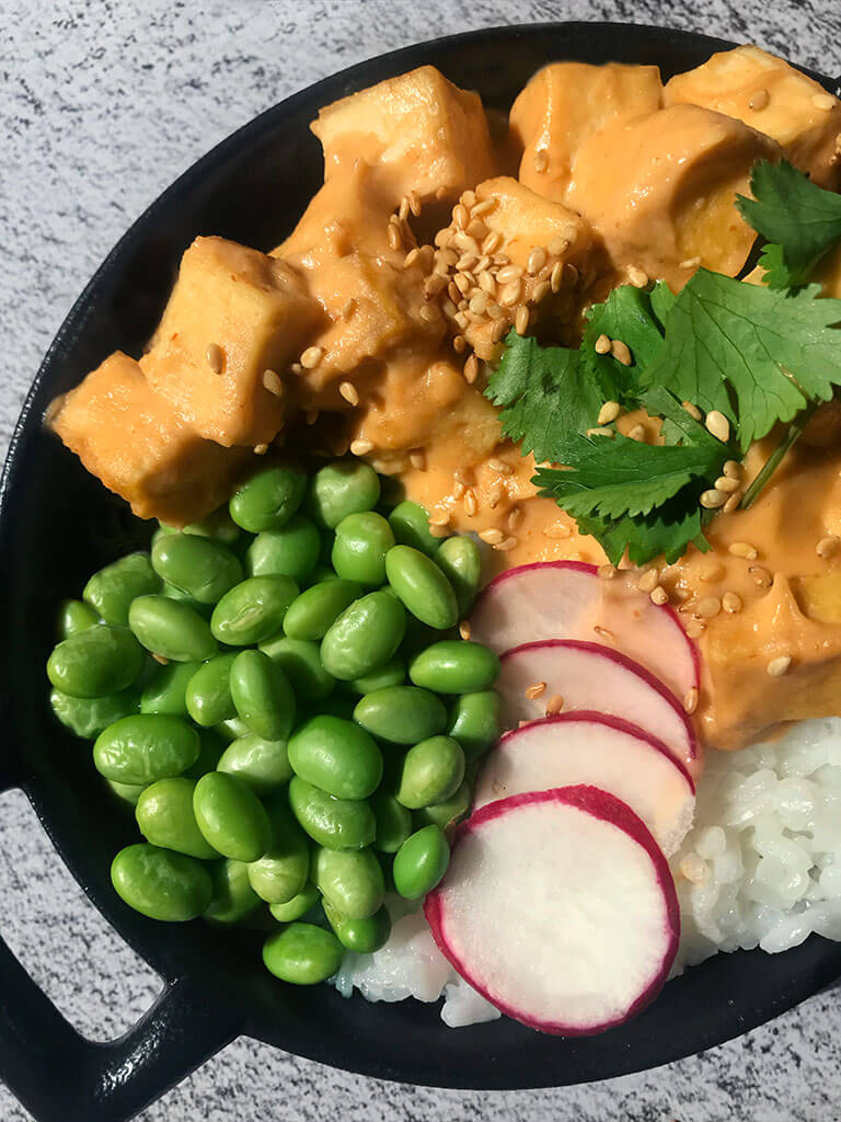 Assiette tofu et sauce tahini