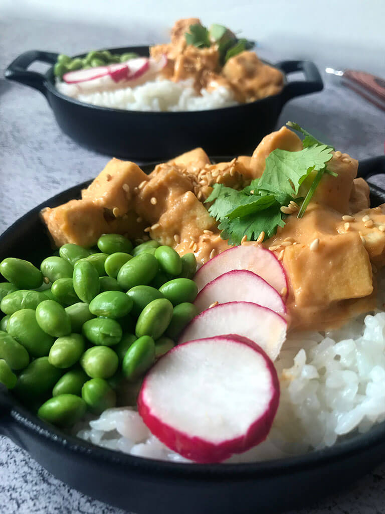 Assiette tofu et sauce tahini
